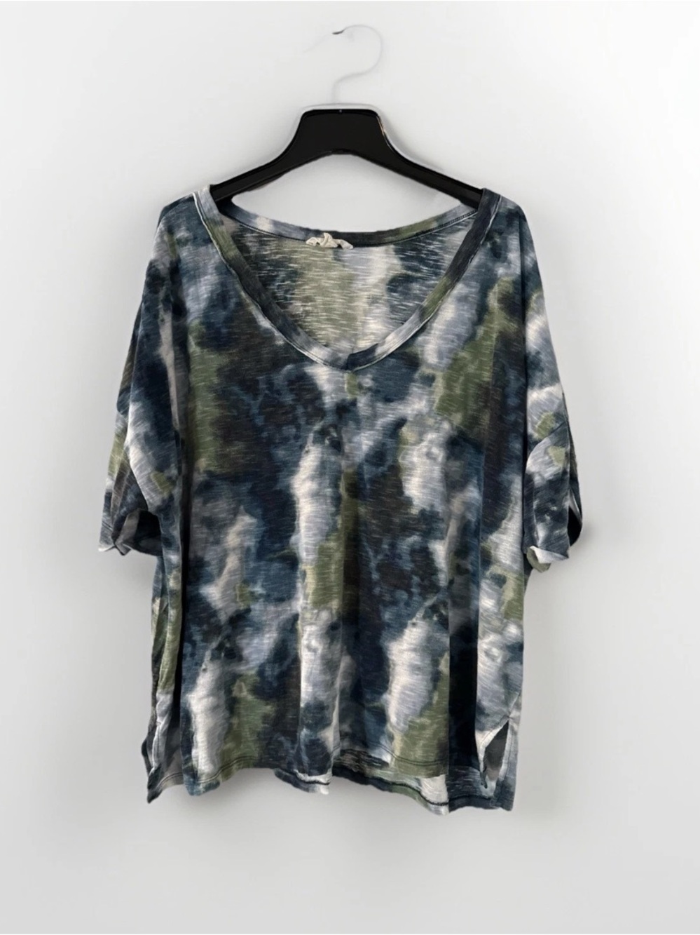 Relaxed V-Neck Tie-Dye Short Sleeve Top in Blue and Olive